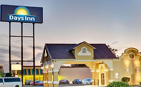 Days Inn by Wyndham Louisville Airport Fair And Expo Center